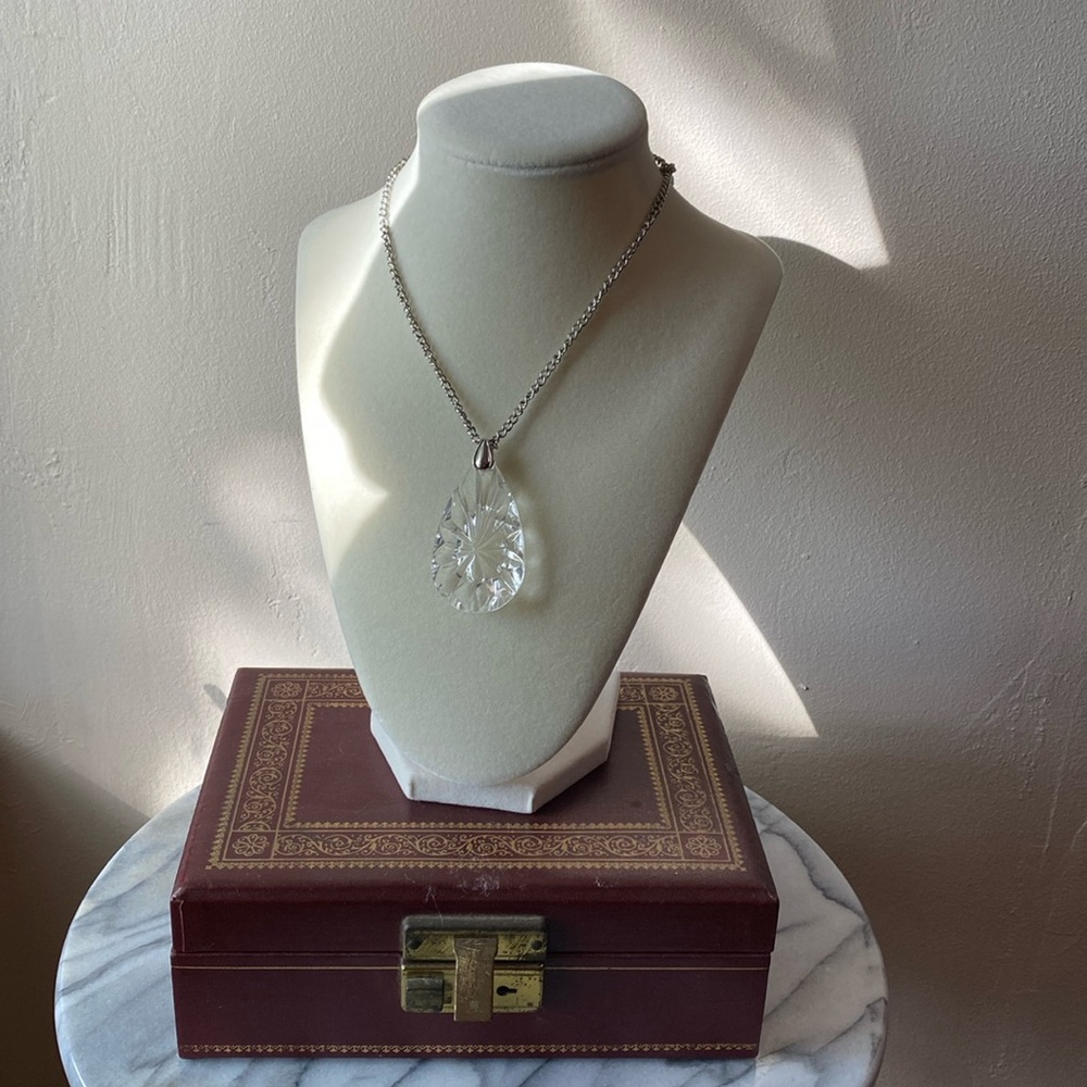 Vintage 1975 Avon starburst necklace